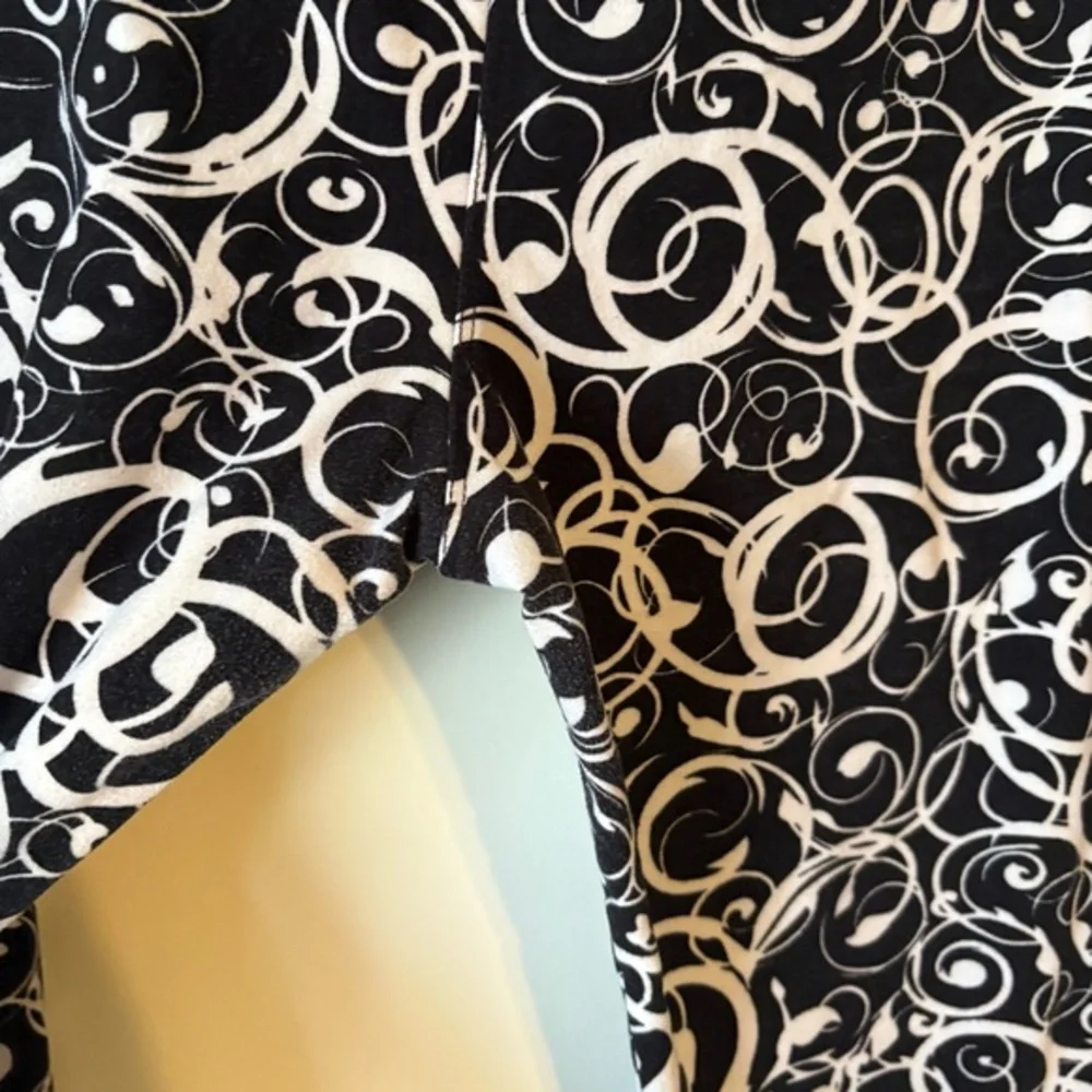 LuLaRoe Leggings Swirl Pattern Womens Tall & Curvy Black White EUC pre-owned HTF
